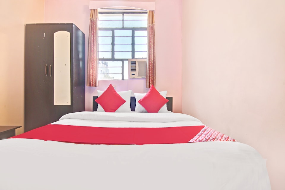 OYO 37823 Sri Renuka Boarding & Lodging, Peenya Bangalore, Bangalore