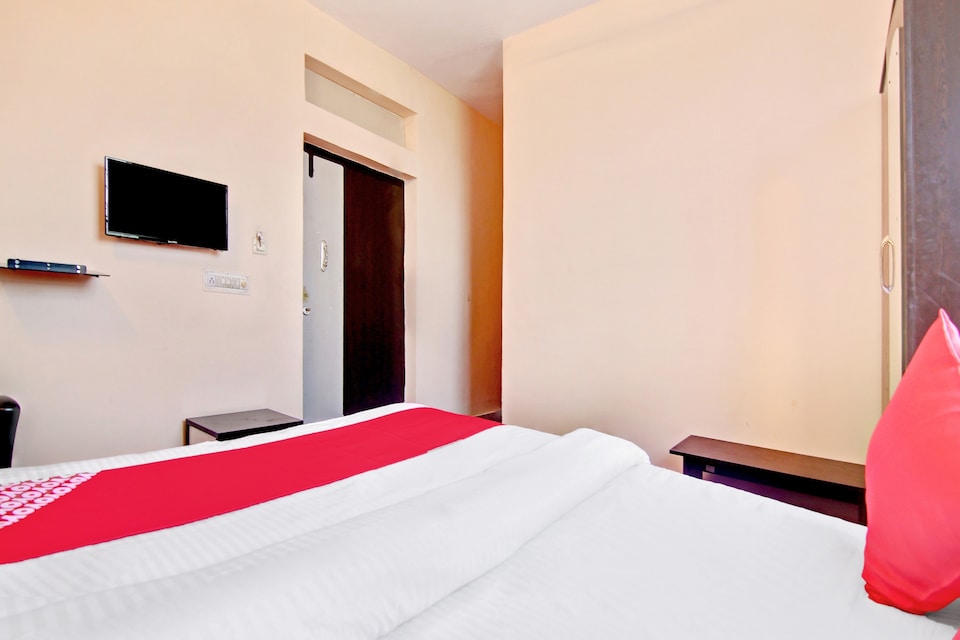 OYO 37823 Sri Renuka Boarding & Lodging, Peenya Bangalore, Bangalore