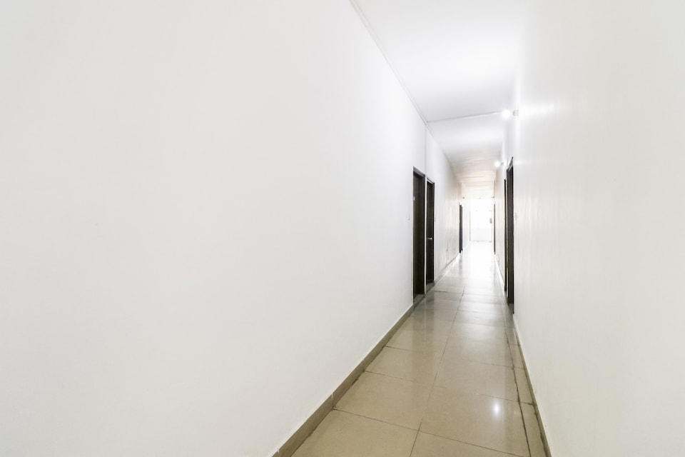 OYO 37833 Hotel Mapple, Old Gurgaon, गुड़गांव