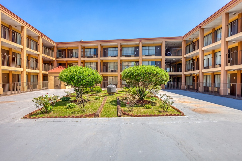 OYO Hotel Decatur I-20 East & Wesley Club Dr, C30034, Decatur GA