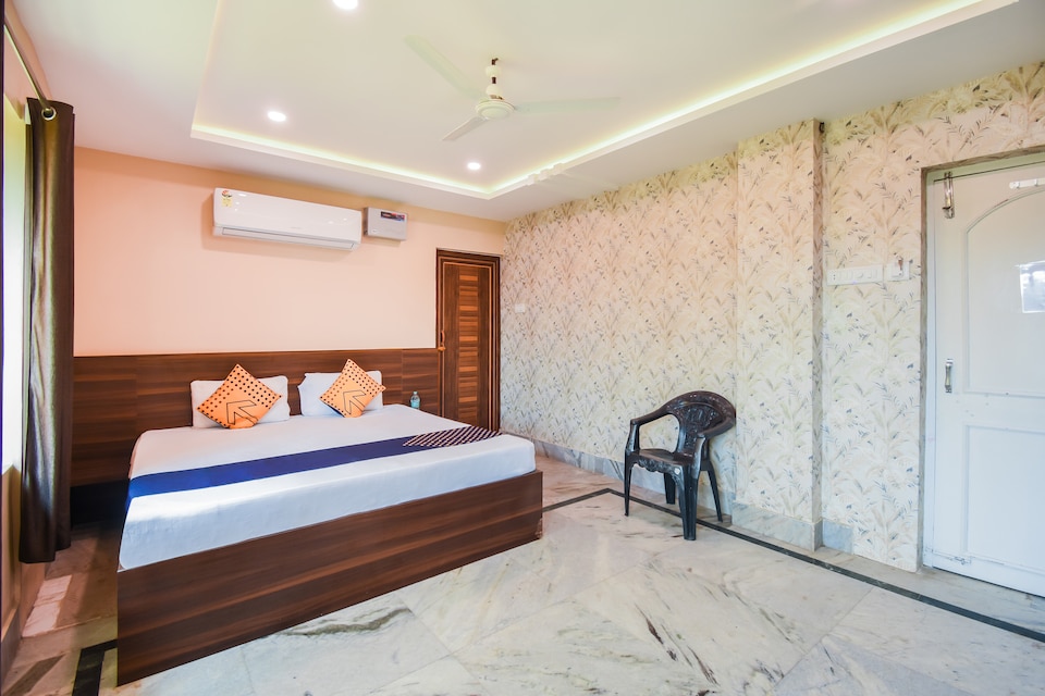 SPOT ON 37842 Hotel Aavaas, Baliapanda Puri, Puri