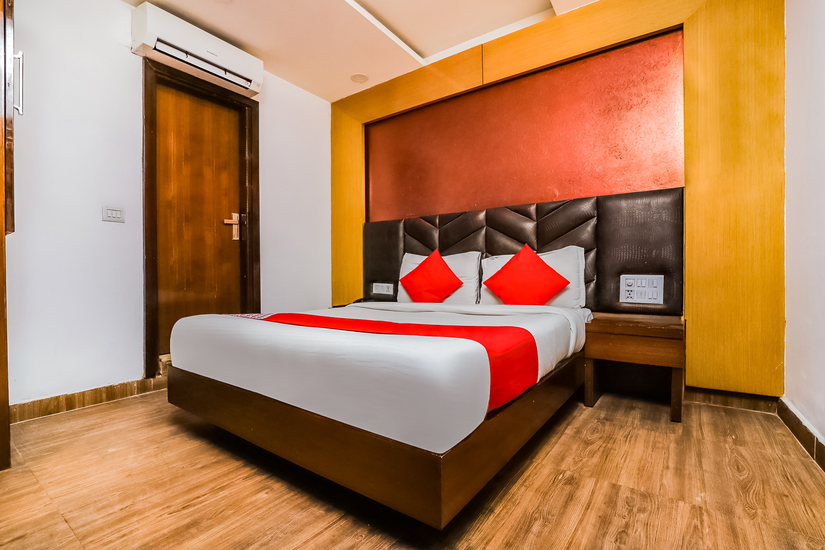 Hotels in New Delhi Railway Station, Delhi Starting ₹499 Upto 91