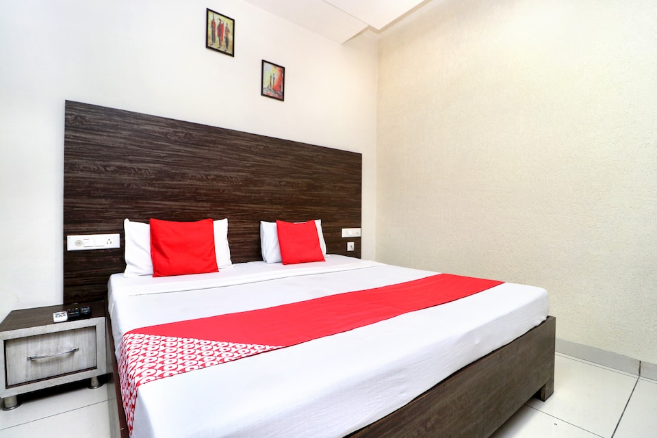 OYO 37860 Hotel Batra, Ambala Cantt, Ambala