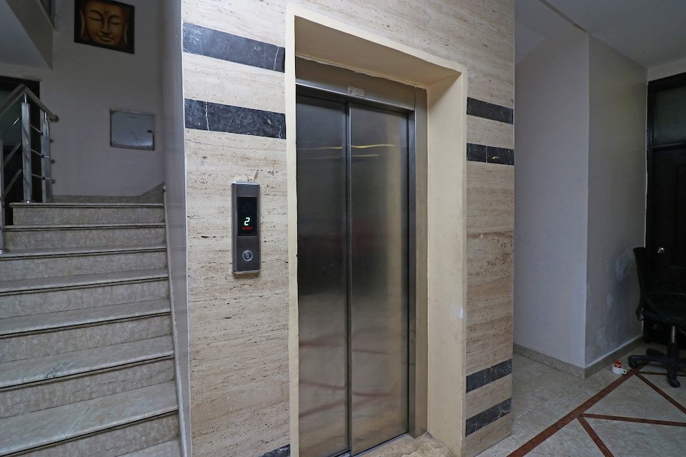 OYO 37891 Hotel Empire Grand, HUDA CENTRE 1, Gurgaon