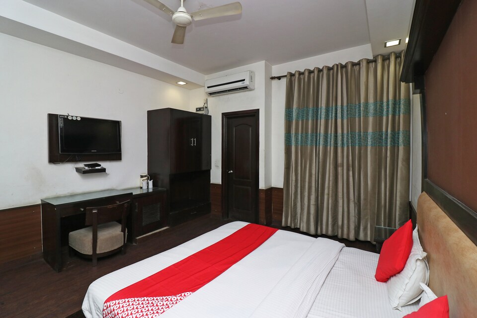 OYO 37891 Hotel Empire Grand, HUDA CENTRE 1, Gurgaon