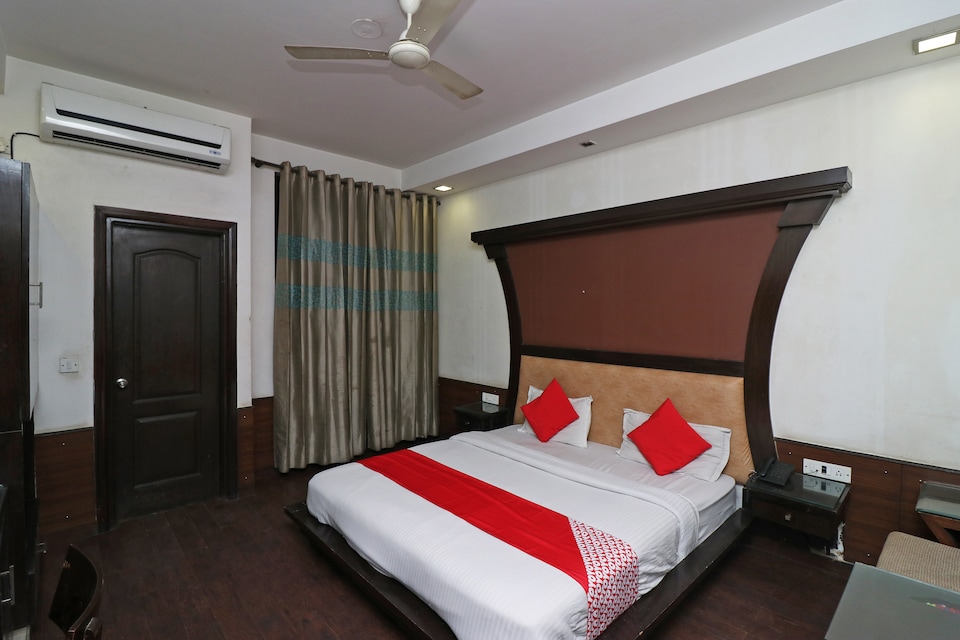 OYO 37891 Hotel Empire Grand, HUDA CENTRE 1, Gurgaon