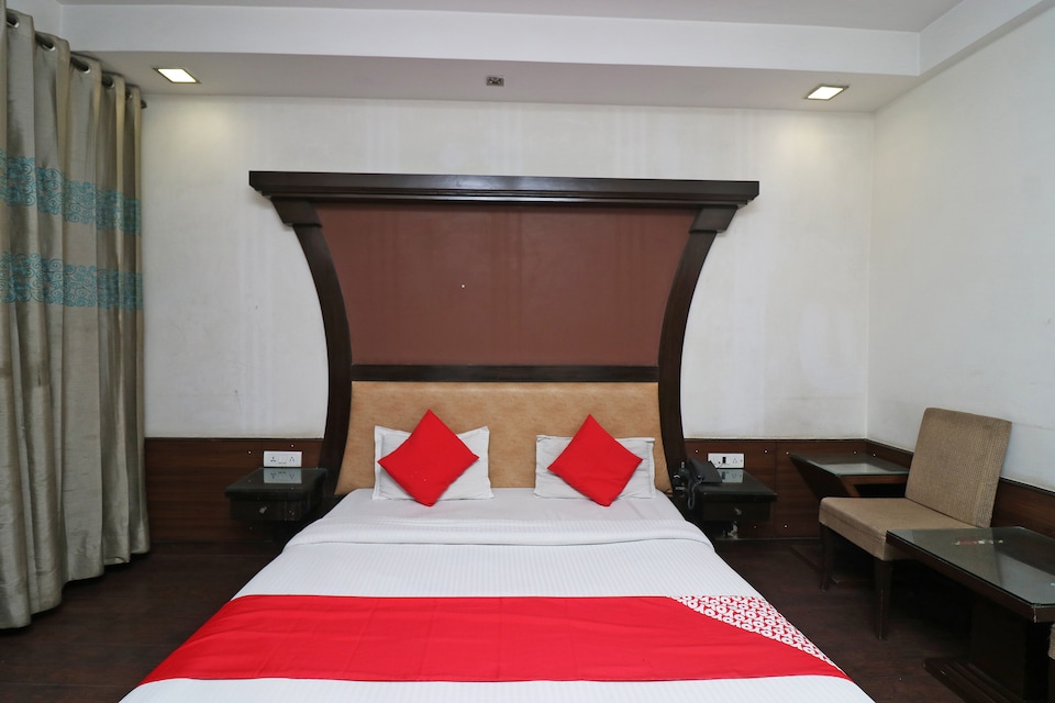 OYO 37891 Hotel Empire Grand, HUDA CENTRE 1, Gurgaon