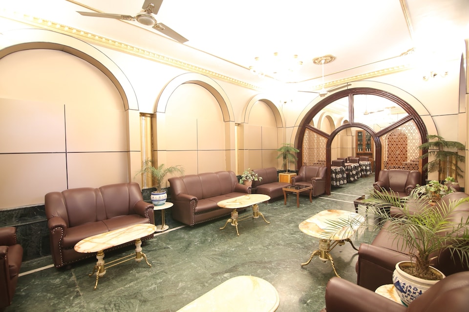Capital O 37894 Hotel International, Dalgate Srinagar, Srinagar