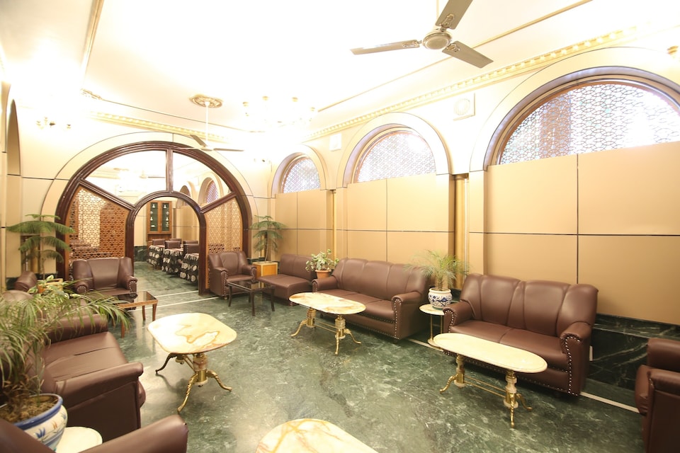 Capital O 37894 Hotel International, Dalgate Srinagar, Srinagar