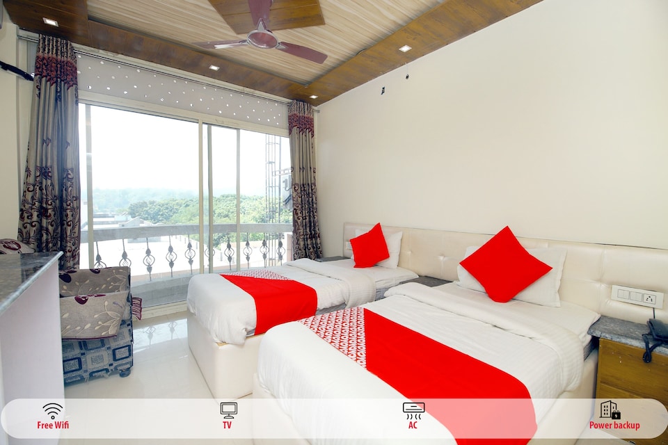 OYO 37897 Hotel Brijwasi Palace, Laxman Jhoola Rishikesh, Rishikesh