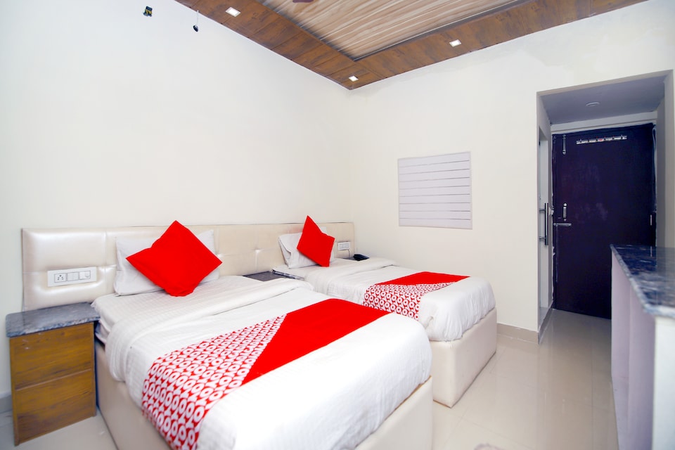 OYO 37897 Hotel Brijwasi Palace, Laxman Jhoola Rishikesh, Rishikesh
