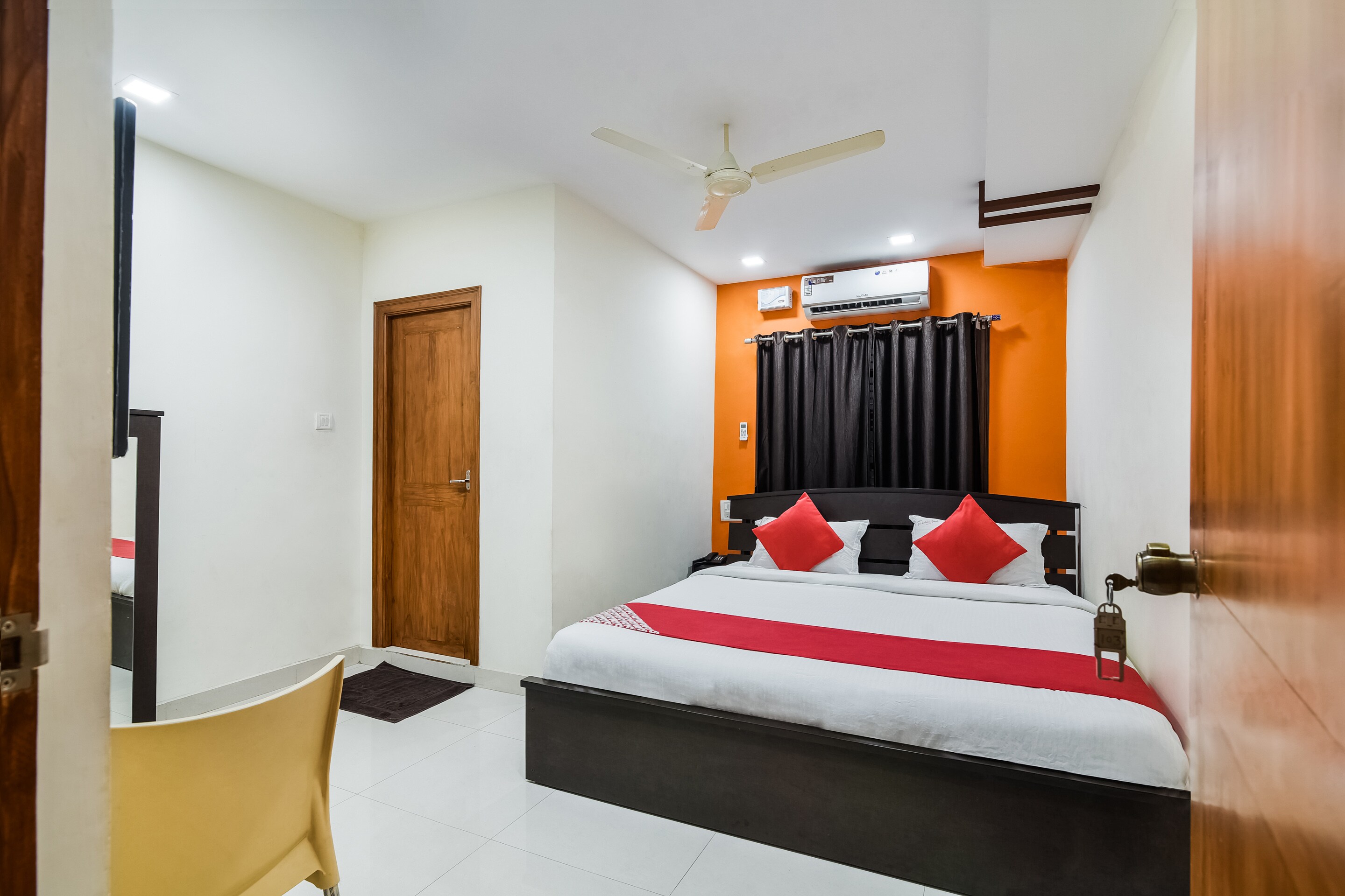 Book Star OYO Tirupati      night