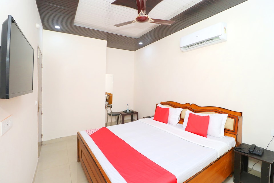 OYO 37912 Lucky Hotel, Mohali, Mohali