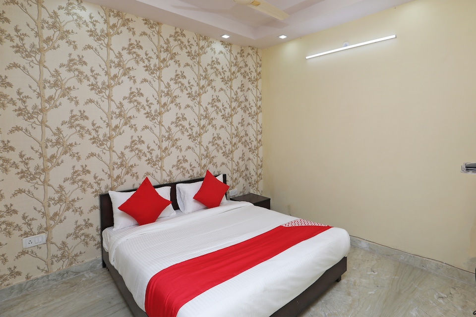 OYO 37917 Happy Stay, Anand Vihar Delhi, Delhi