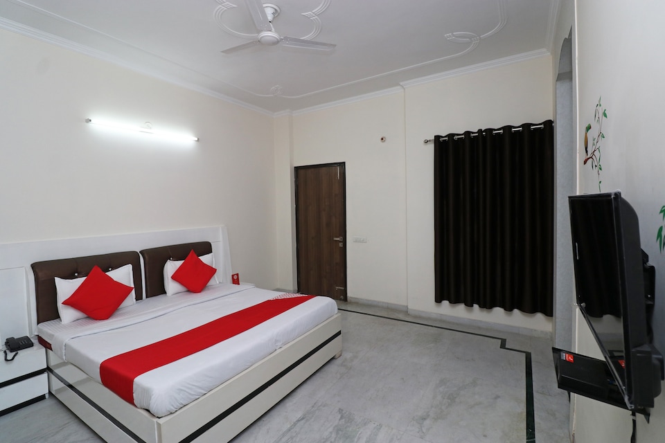 OYO 37939 Hotel Green Mango, Greater Noida, Noida