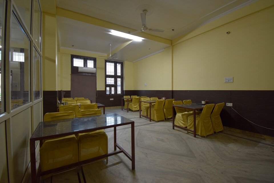 OYO 37966 Hotel Kesar Palace, Mansarovar, Jaipur