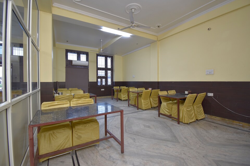 OYO 37966 Hotel Kesar Palace, Mansarovar, Jaipur