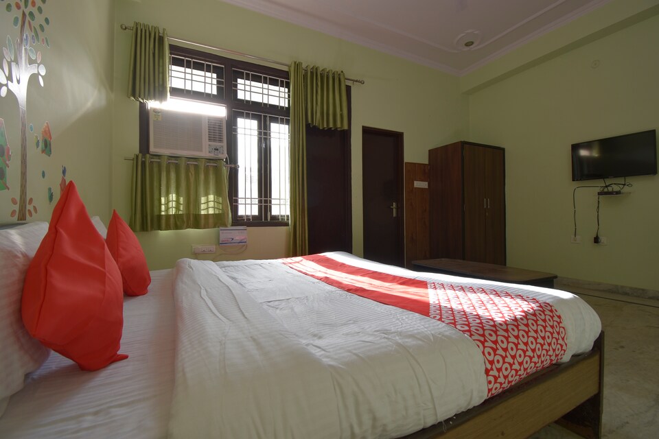 OYO 37966 Hotel Kesar Palace, Mansarovar, Jaipur