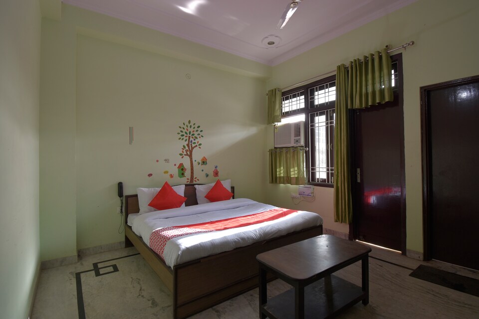 OYO 37966 Hotel Kesar Palace, Mansarovar, Jaipur