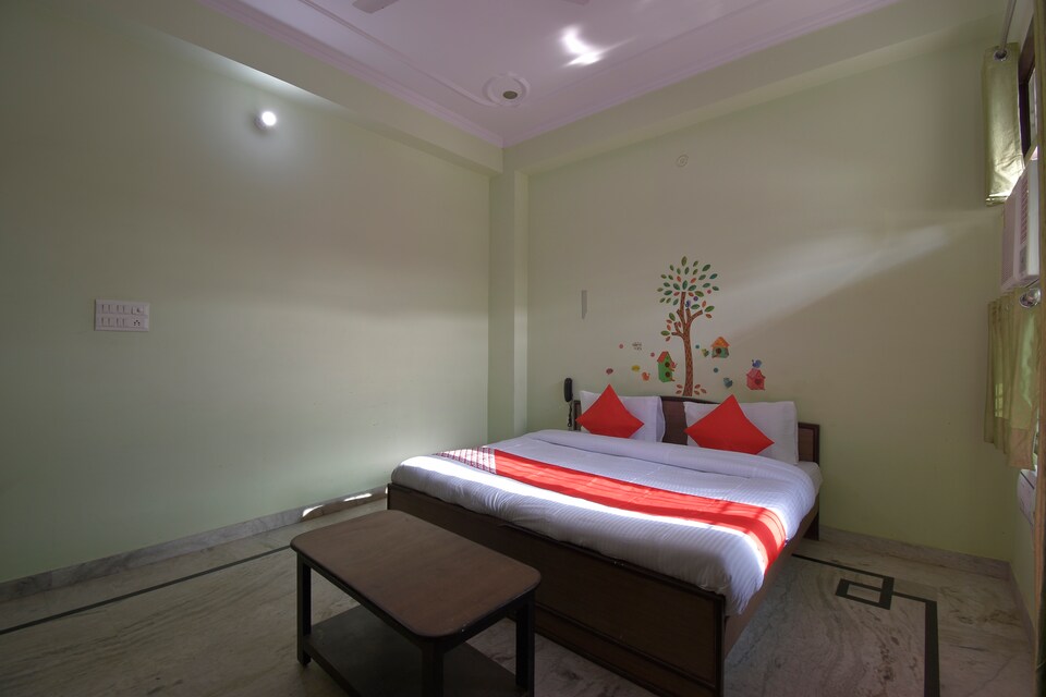 OYO 37966 Hotel Kesar Palace, Mansarovar, Jaipur
