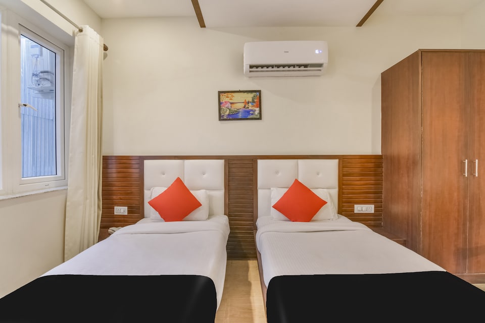 Capital O 37973 Hotel Shiv Vilas, Laxman Jhoola Rishikesh, Rishikesh