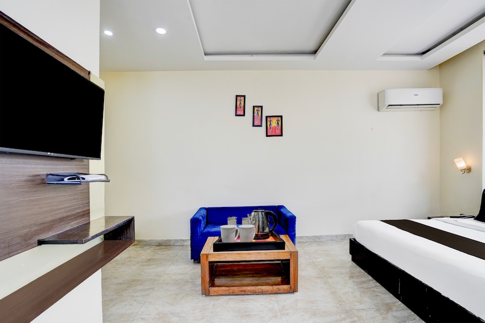 Super Collection O Railway Station Dehradun Formerly Hotel Narula, Saharanpur Road Dehradun, Dehradun