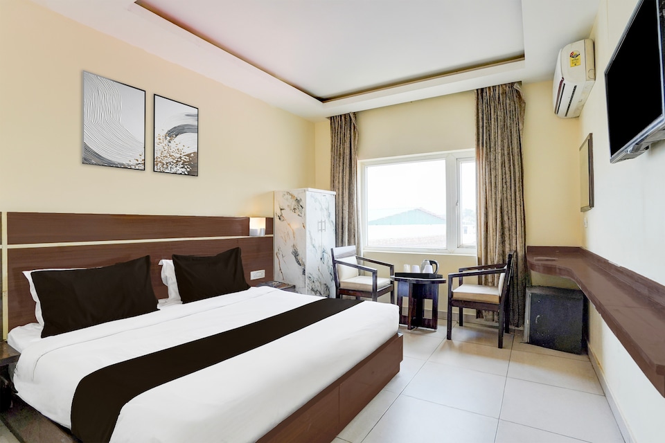 Super Collection O Railway Station Dehradun Formerly Hotel Narula, Saharanpur Road Dehradun, Dehradun