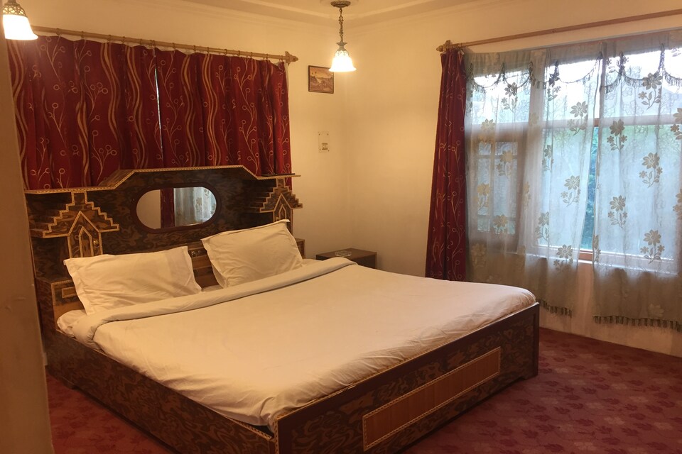 OYO 37986 Privilege Guest House, Nigeen Lake, Srinagar