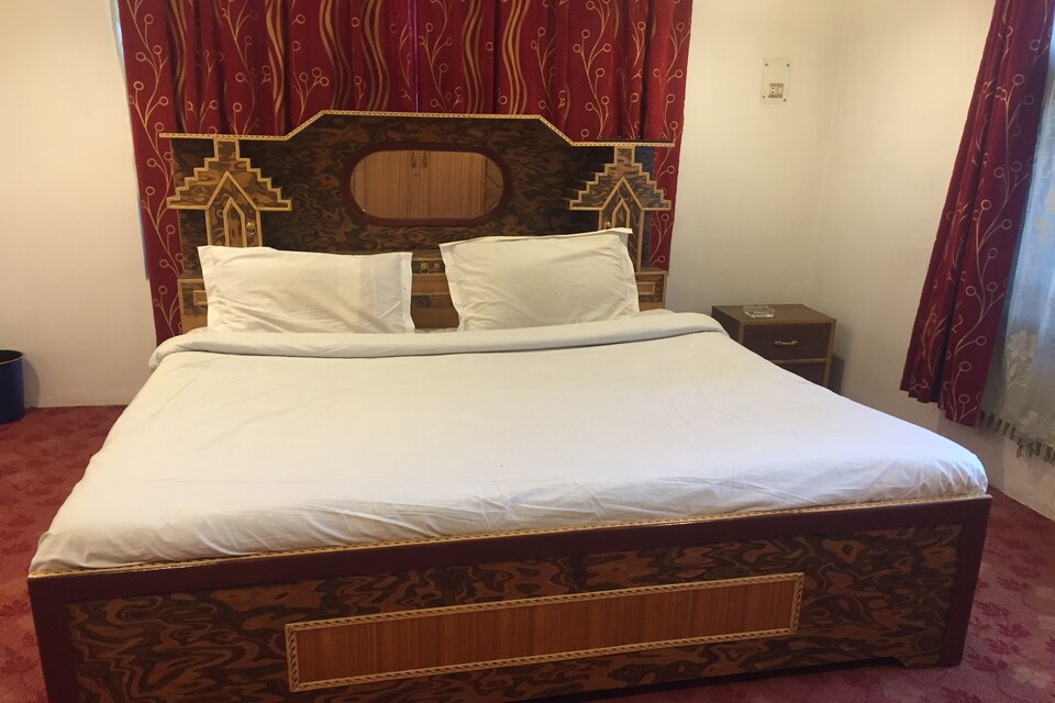 OYO 37986 Privilege Guest House, Nigeen Lake, Srinagar