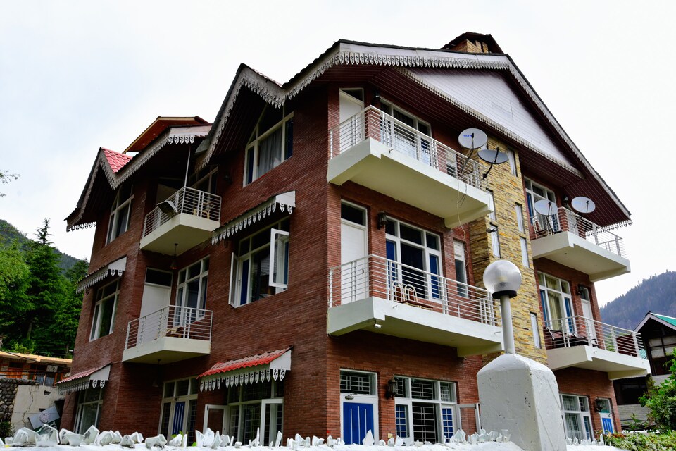 OYO 37990 Aggarwal Cottage, Hadimba Temple Road, Manali