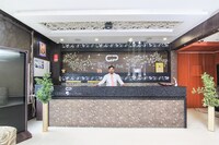 OYO De Global Park Near Gautam Buddha Park