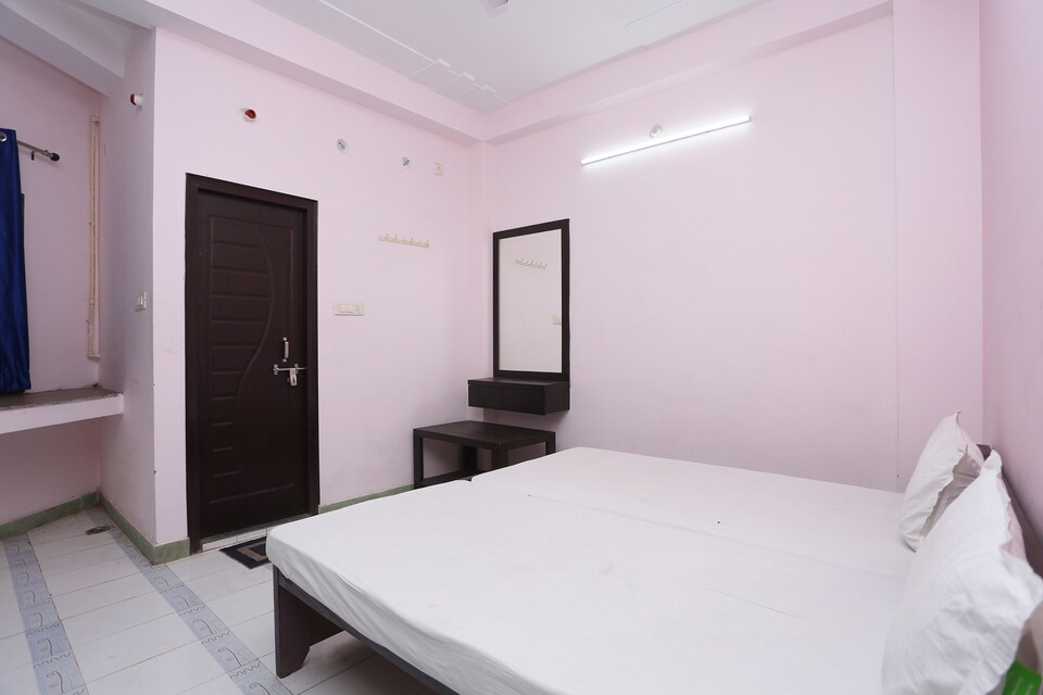 OYO 38046 Shri Vishnu Dham, Iskcon Vrindavan, Vrindavan