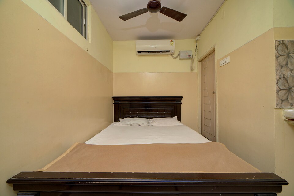 SPOT ON 38056 Sai Dwarka Lodge, Ameerpet, हैदराबाद