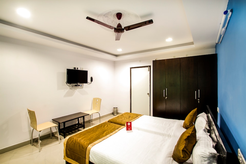 OYO 38060 होटल लवली इन, Charbagh Lucknow, लखनऊ