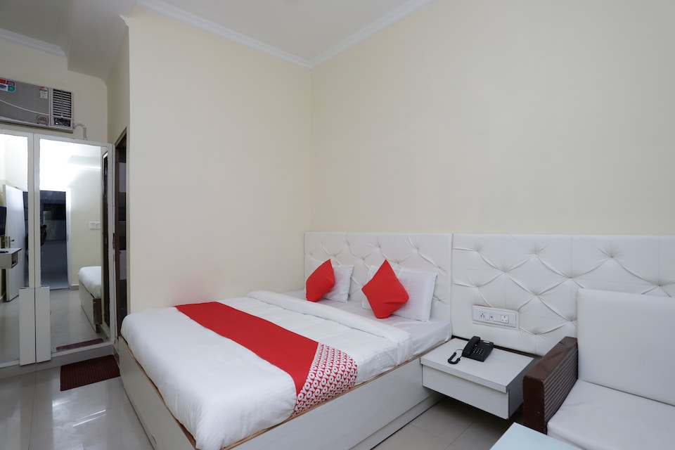 OYO 38069 Hotel Valentine, Muzzafarnagar City, Muzzafarnagar