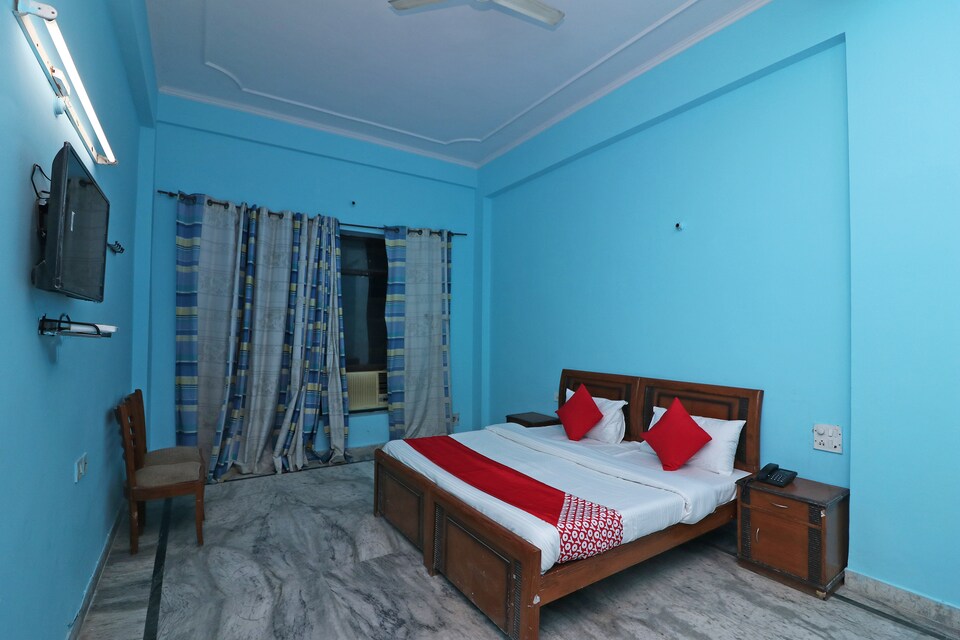 OYO 38109 Braj Yatra Dham, Banke Bihari Mandir Vrindavan, Vrindavan