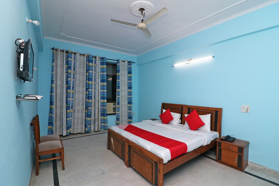 OYO 38109 Braj Yatra Dham, Banke Bihari Mandir Vrindavan, Vrindavan