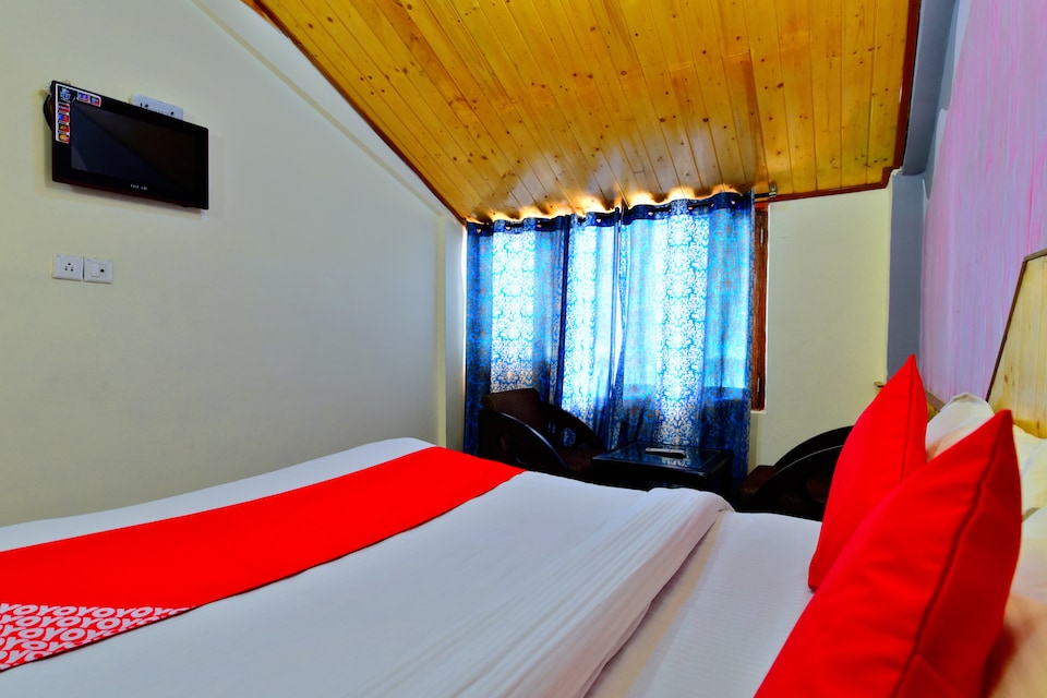 OYO 38112 Aastha Regency By Comlux, Naggar Road, Manali