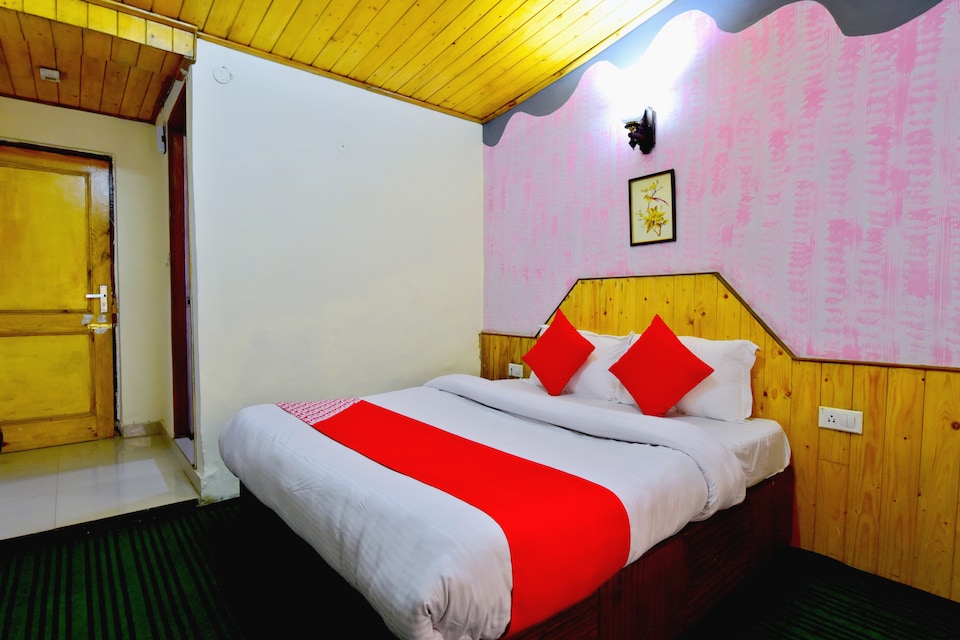 OYO 38112 Aastha Regency By Comlux, Naggar Road, Manali