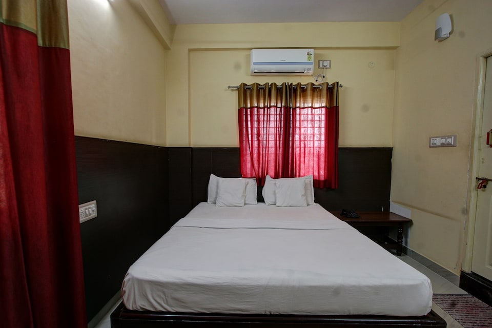 SPOT ON 38114 Regency Lodge, Chikballapur-Bangalore, Chikballapur