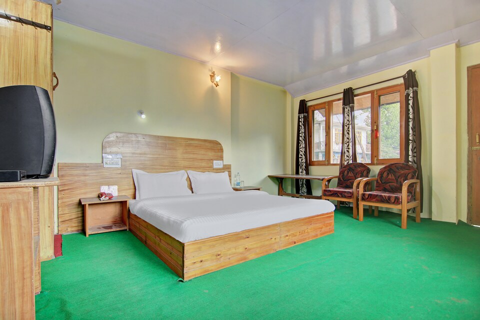OYO 38117 Snow View Holiday Home, Naggar Road, Manali