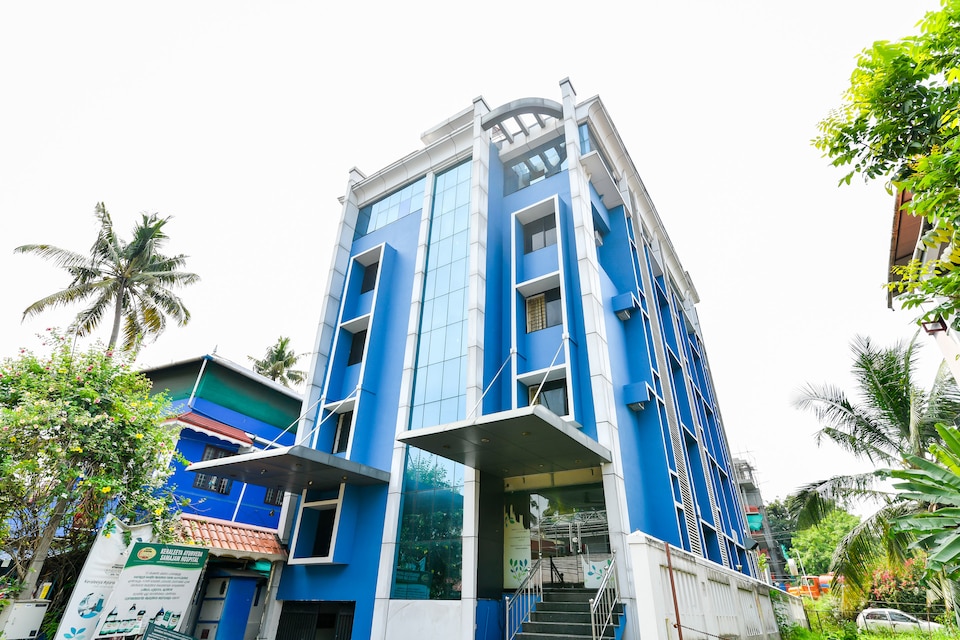 OYO Flagship 38119 Tristar Residency, Vytilla Kochi, Kochi