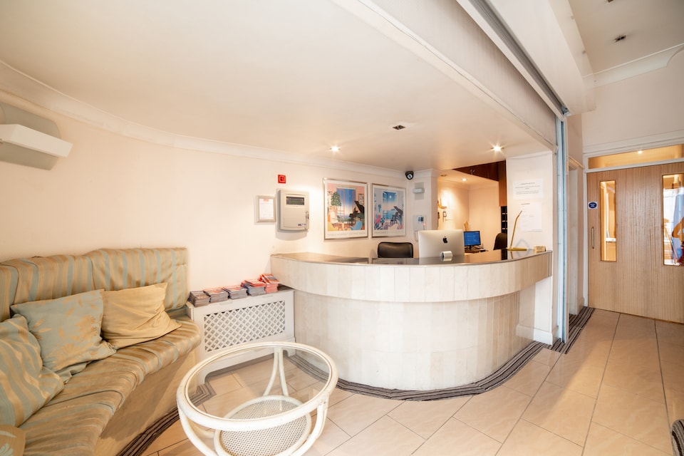 OYO Amsterdam Hotel, Kensington Olympia London, London