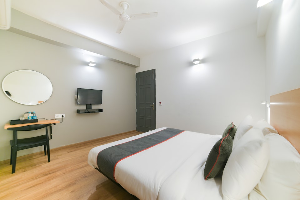 OYO Townhouse 029 Shivalik Mercanle Co-Operave Bank, Noida Expressway SEZ, Noida