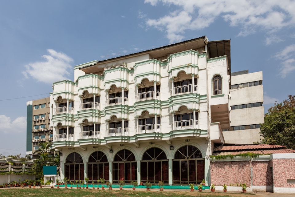 OYO 38142 Girdhar Mahal, Vijay Nagar Indore, Indore