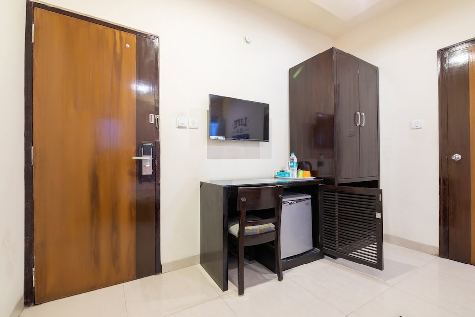 Capital O 11137 Hotel Morgen Suites, MG Road Bangalore, Bangalore