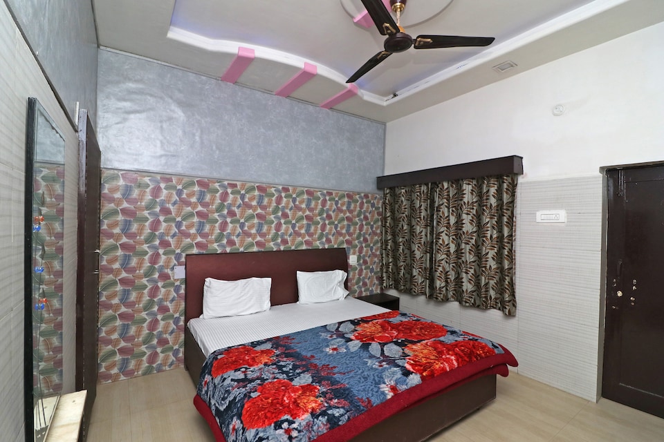 SPOT ON 38153 Hotel Taj Deluxe, Corporate Complex, Agra