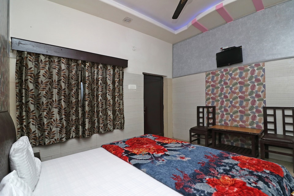 SPOT ON 38153 Hotel Taj Deluxe, Corporate Complex, Agra