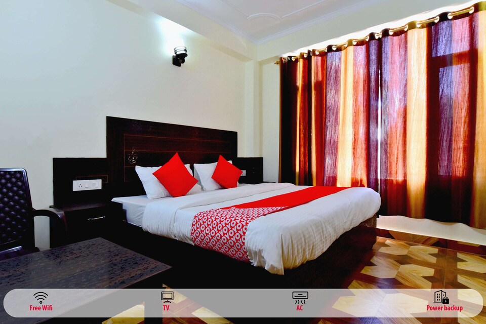 OYO 38167 Maa Charan Residency, Hadimba Temple Road, Manali