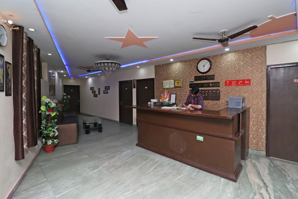 SPOT ON 38169 Hotel Sharma, Station Road - Raipur, Raipur